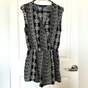 Cute romper, like new condition